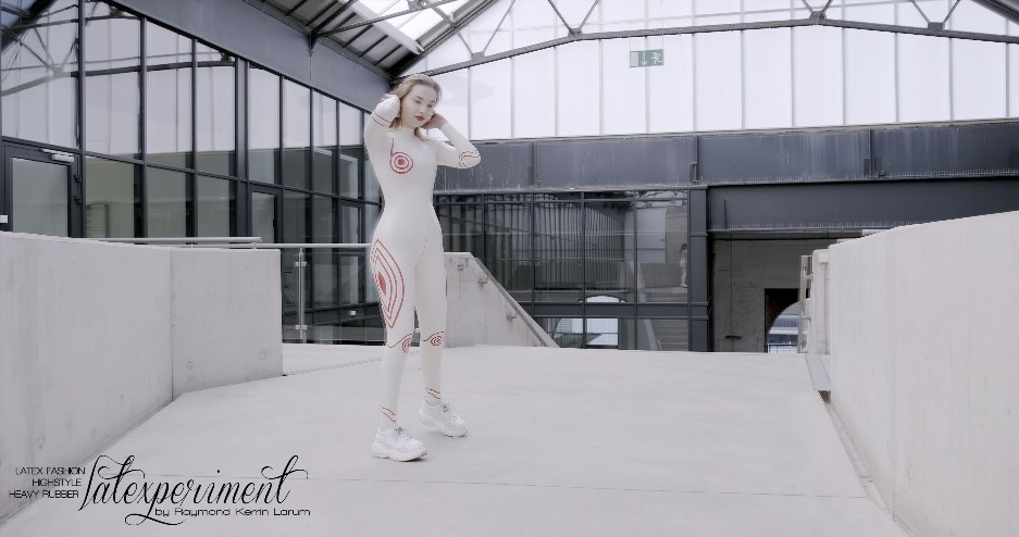 Serena Frost 11 - LateXperiment Serena Frost 11 - LateXperiment